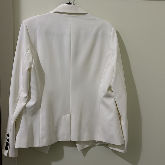 Blazer - Picture 2 of 5